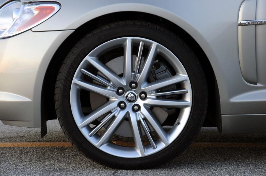  Jaguar XF Supercharged 2010 года  (фото 48 из 56)